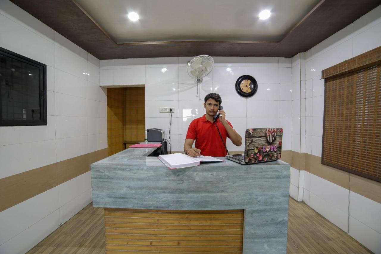 OYO Flagship 40999 Hotel Chandani Rāipur Extérieur photo